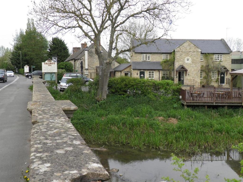 Eynsham The Talbot Inn المظهر الخارجي الصورة